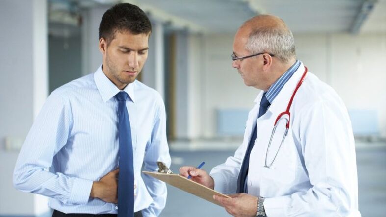 consulta con un médico por síntomas de prostatitis